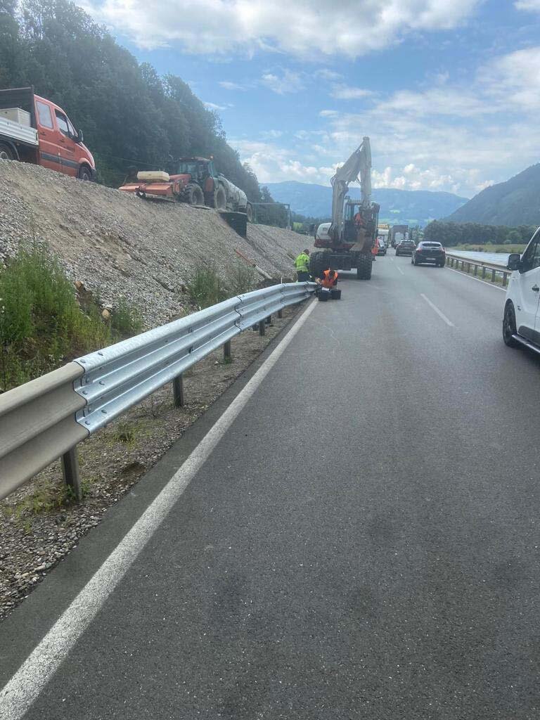 Leitschienenbau durch das Bauunternehmen Fracasso VI